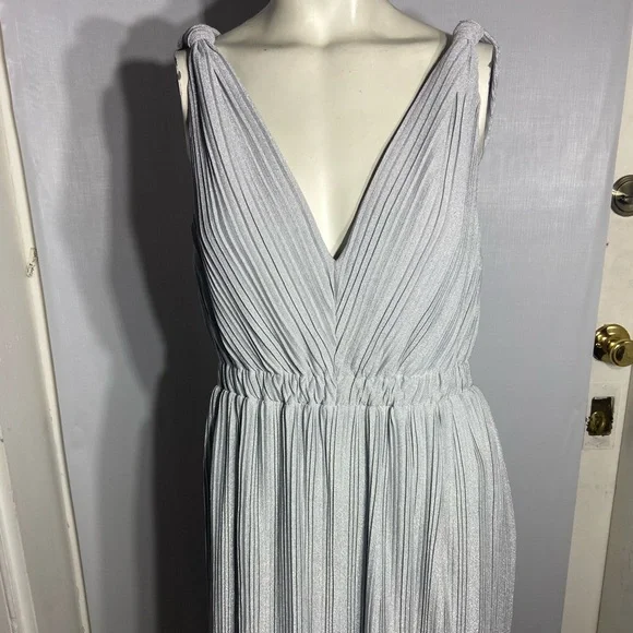 Halston LANA PLEATED V NECK GOWN 6 - Picture 3 of 8